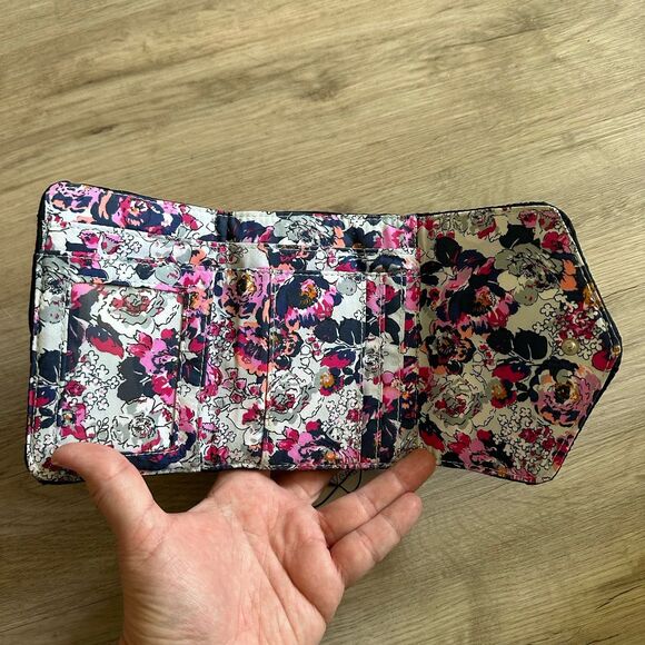 Vera Bradley Ultralight RFID Mini Trifold Wallet Black Quilted Exuberant Floral - Picture 6 of 8